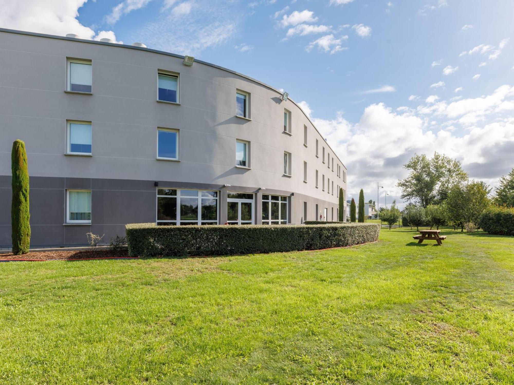 B&B Hotel Clermont-Ferrand Nord Риом Екстериор снимка